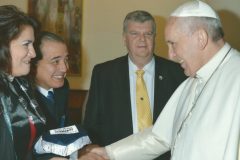 Familias-con-visita-al-Papa-1-1110x556