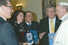 Familias-con-visita-al-Papa-2-1110x556