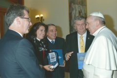 Familias-con-visita-al-Papa-2-1536x1051