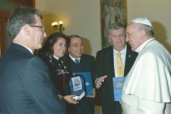 Familias-con-visita-al-Papa-2-2048x1401