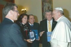 Familias-con-visita-al-Papa-2-424x285
