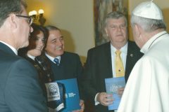 Familias-con-visita-al-Papa-3-1110x556