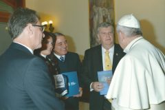 Familias-con-visita-al-Papa-3-1536x1047