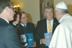 Familias-con-visita-al-Papa-3-340x180