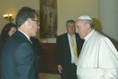 Familias-con-visita-al-Papa-4-300x205